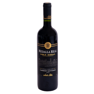 A bottle of Santa Rita Medalla Real Gold Medal Single Vineyard Cabernet Sauvignon red wine, featuring a black label with gold lettering and a gold seal, set against a plain white background.
