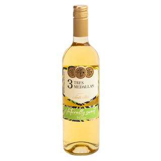 A bottle of 3 TRES MEDALLAS Naturally Sweet white wine with a gold cap and a green and gold label, shown against a plain white background.